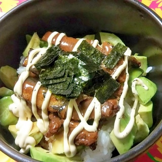 ５分で缶詰レシピ☆いわしの蒲焼きとアボカドの丼